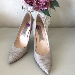 Boutique 9 grey pumps size 8.5